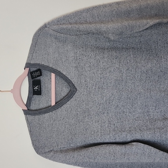 Calvin Klein neutral v neck long sleeve sweater, merino wool blend, Large - Picture 2 of 8